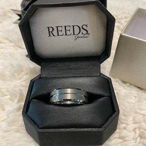 BNIB mens tungsten wedding ring
